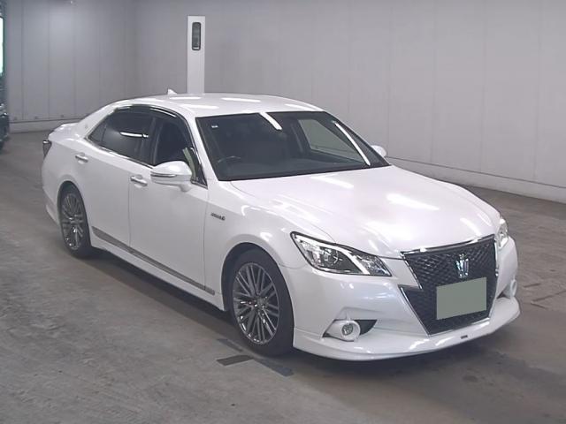 TOYOTA CROWN HYBRID 