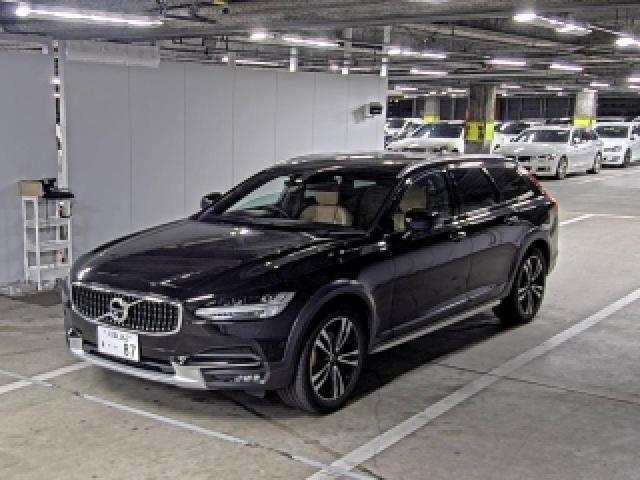 VOLVO V90 