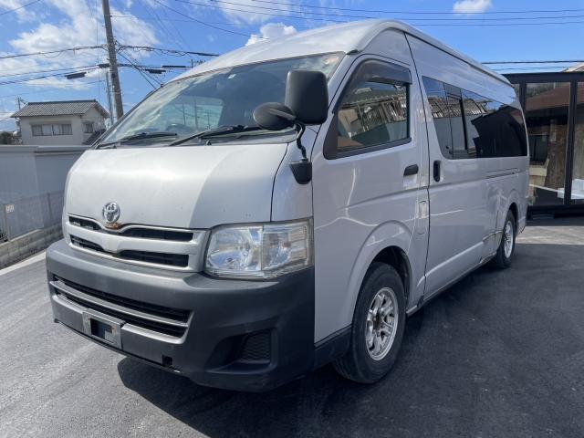 TOYOTA HIACE COMMUTER 