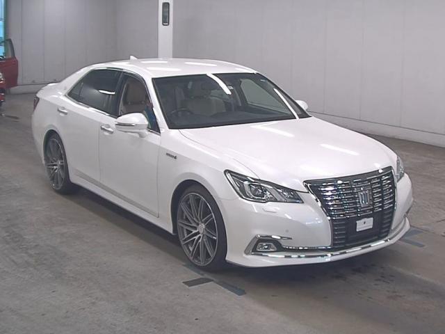 TOYOTA CROWN HYBRID 