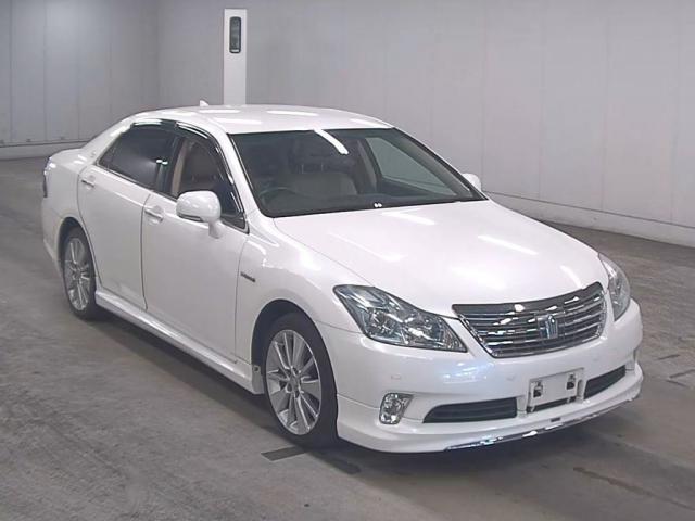 TOYOTA CROWN HYBRID 