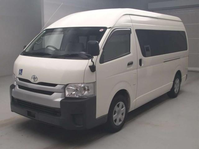 TOYOTA HIACE COMMUTER 