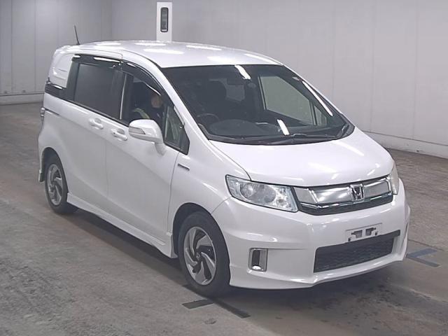 HONDA FREED SPIKE HYBRID 