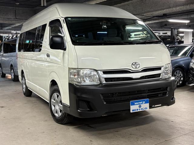 TOYOTA HIACE COMMUTER 