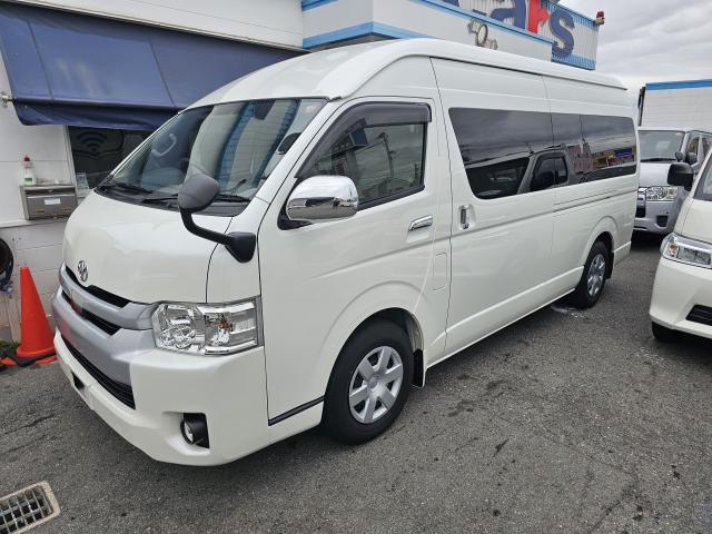 TOYOTA HIACE COMMUTER 