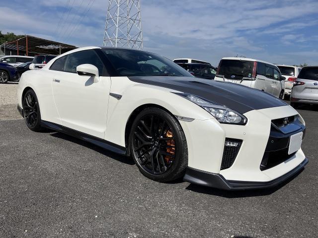 NISSAN GT-R 