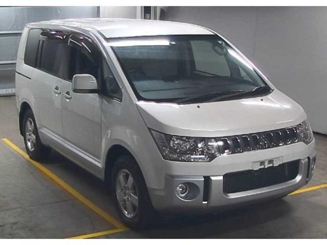 MITSUBISHI DELICA D:5 