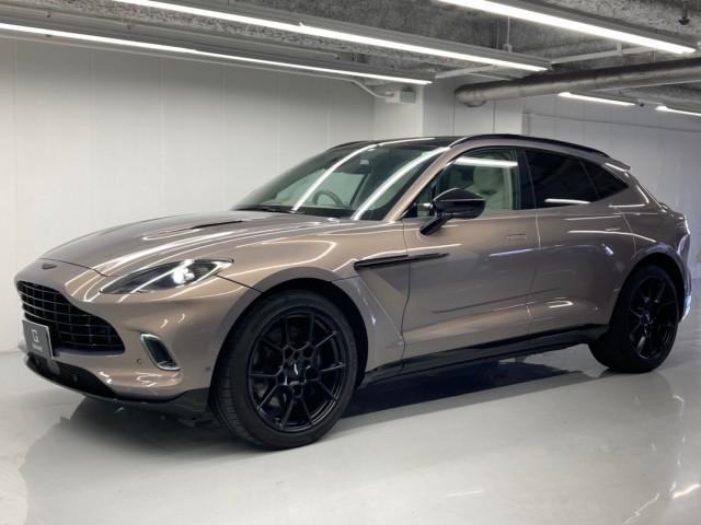 ASTON MARTIN DBX 