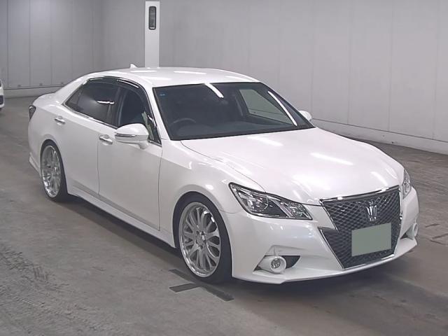 TOYOTA CROWN HYBRID 