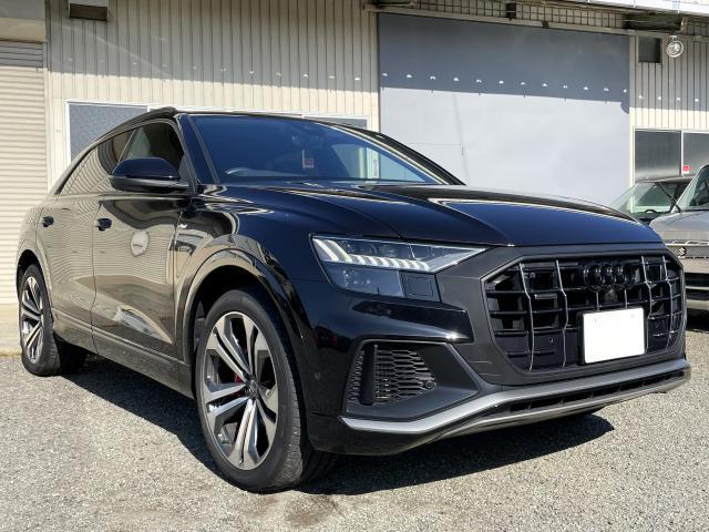 AUDI Q8 