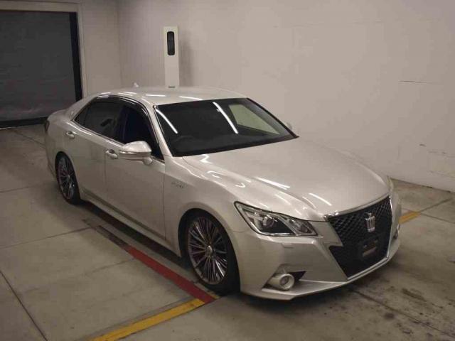 TOYOTA CROWN HYBRID 