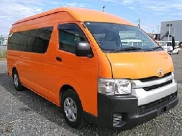 TOYOTA HIACE COMMUTER 