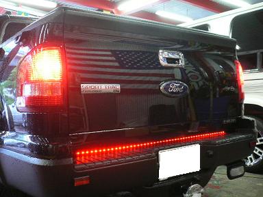 フォード　エクスプローラー　スポーツトラック　スポトラ　カスタム　LED　パーツ　テールグロー　USAパーツ　アメ車　専門店　大阪　ガレージアクト