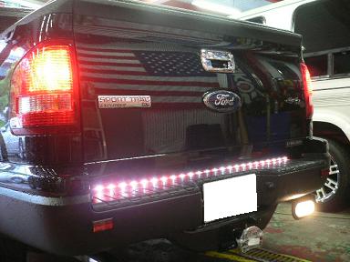 フォード　エクスプローラー　スポーツトラック　スポトラ　カスタム　LED　パーツ　テールグロー　USAパーツ　アメ車　専門店　大阪　ガレージアクト