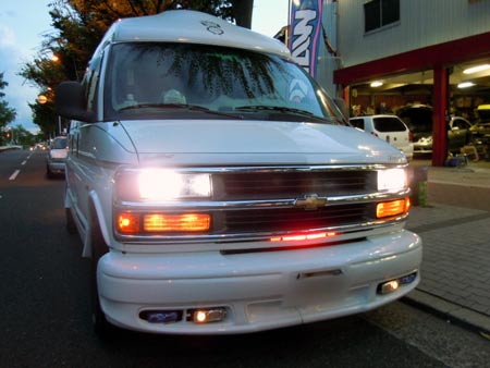 シボレー　エクスプレス　カスタム　ＬＥＤ　グリル　取り付け　ラグジュアリー　アメ車　専門店　大阪　ガレージアクト