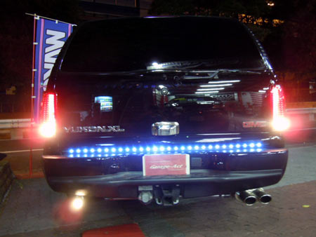 アメ車　販売　カスタム　修理　点検　整備　車検　ＬＥＤパーツ　輸入パーツ　ラグジュアリー　ＨＩＤ　大阪　専門店　ガレージアクト