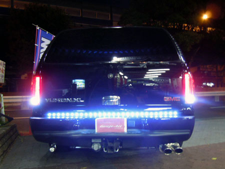 アメ車　販売　カスタム　修理　点検　整備　車検　ＬＥＤパーツ　輸入パーツ　ラグジュアリー　ＨＩＤ　大阪　専門店　ガレージアクト