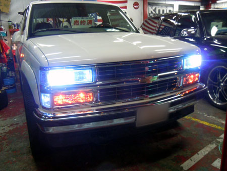 GMC ユーコン 販売 オークション代行 輸入車 専門店 カスタム HID レンズ交換 LEDサイドマーカー SMD メッキグリル 社外パーツ アメ車 専門店 大阪 ガレージアクト