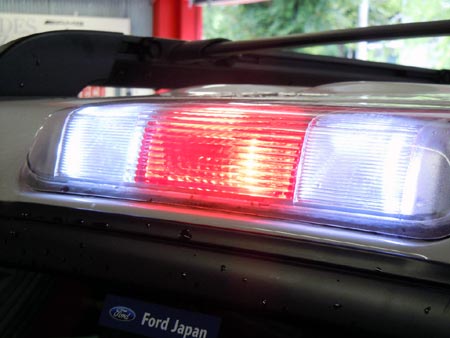 エクスプローラー 純正 ハイマウントストップランプ LED 左右 ホワイト カスタム アメ車 専門店 大阪 ガレージアクト