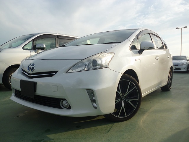 Toyota prius alpha 2013