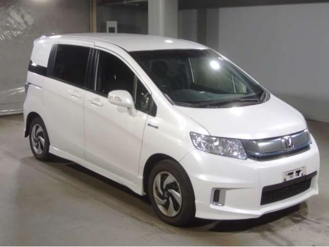 Брызговики honda freed spike