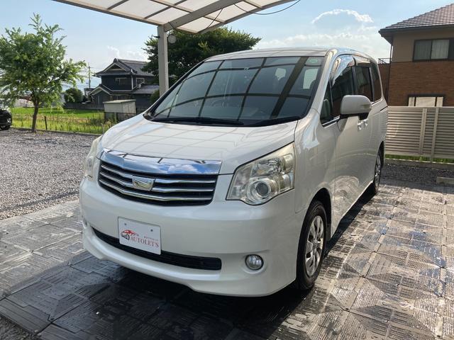 Toyota noah 2013