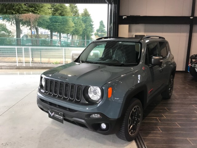 ｃａｌｉｆｏｒｎｉａ ｓｔｙｌｉｎｇ ジープ レネゲード 登録済新車 17 Jeep Renegade Trail Hawk Anvil Color 平成29年 アンビル 266 Autovalenet